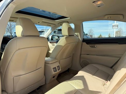 Used 2013 Lexus ES 350 w/ Luxury Pkg image 16