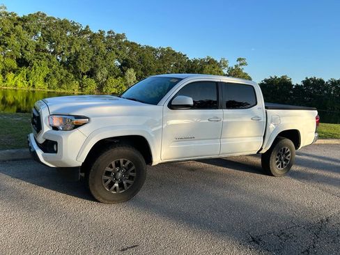 Used 2023 Toyota Tacoma SR5 RWD image 2