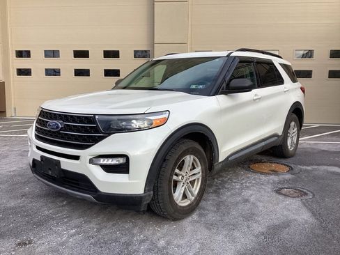 Used 2021 Ford Explorer XLT w/ Equipment Group 202A image 3