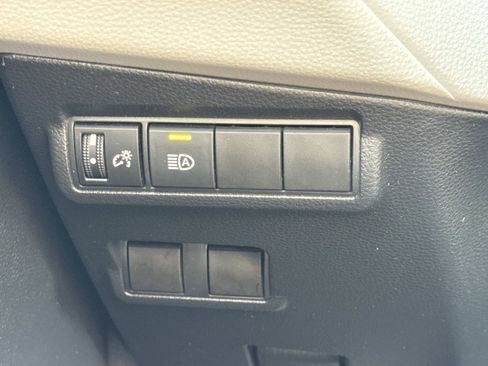 Used 2022 Toyota Corolla Cross L image 12