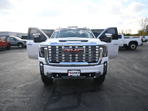 Used 2024 GMC Sierra 3500 Denali w/ Denali Reserve Package image 44