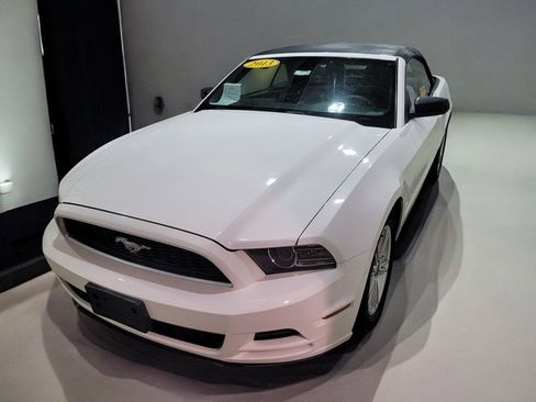 Used 2013 Ford Mustang Convertible image 9