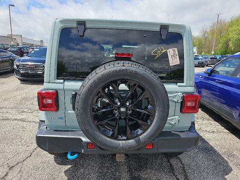 Used 2024 Jeep Wrangler Unlimited Sahara w/ Technology Group AWD/4WD image 14