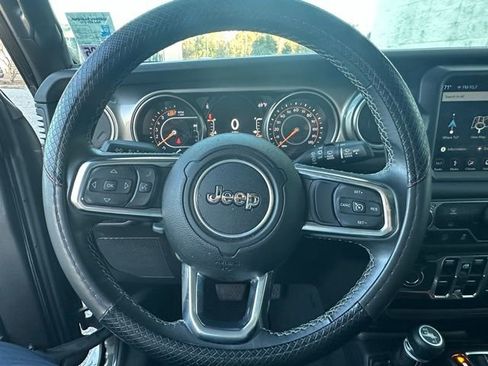 Used 2018 Jeep Wrangler Unlimited Sahara image 10