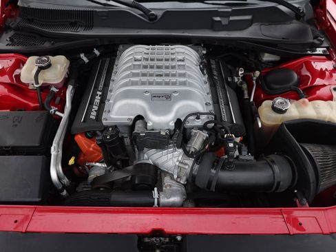 Used 2016 Dodge Challenger SRT Hellcat RWD image 13