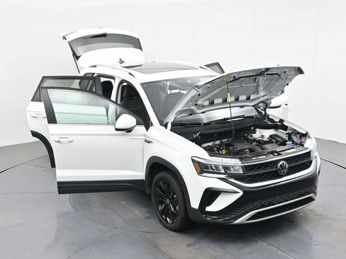 Used 2024 Volkswagen Taos SE image 37
