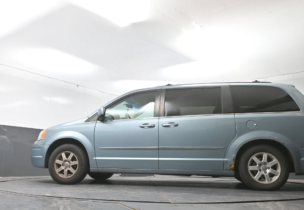 Used 2010 Chrysler Town & Country Touring FWD image 28