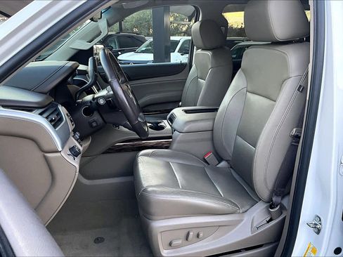 Used 2018 GMC Yukon XL SLT w/ Open Road Package image 8