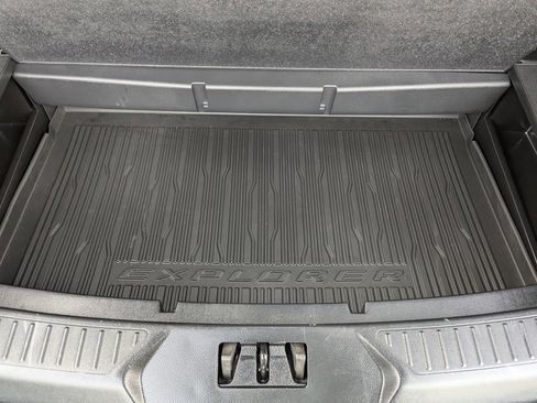 Used 2021 Ford Explorer XLT image 29