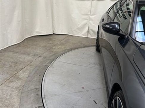 Used 2023 Honda Accord Hybrid Touring image 10