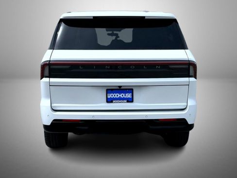 Used 2025 Lincoln Navigator Reserve AWD/4WD image 6