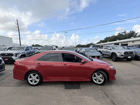 Used 2014 Toyota Camry SE FWD image 4