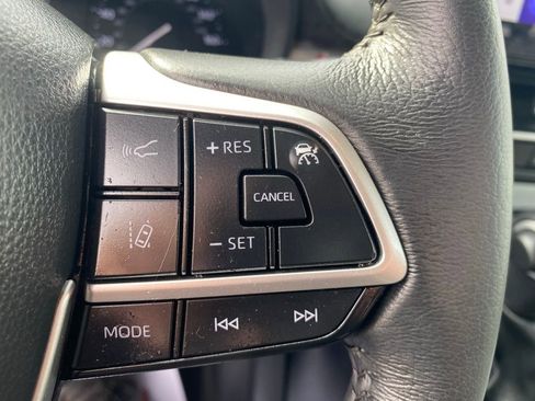 Used 2025 Toyota Sienna XLE image 30