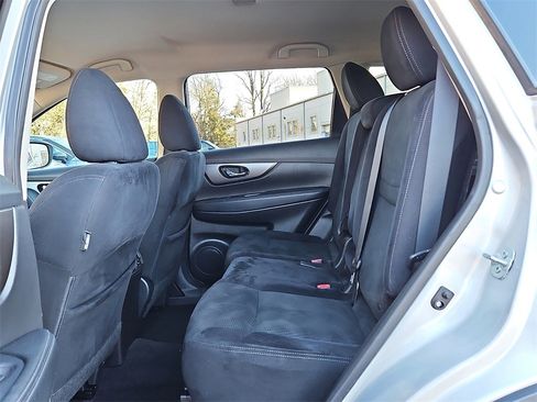 Used 2015 Nissan Rogue SV w/ SV Premium Package image 11