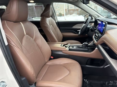 Used 2024 Toyota Grand Highlander Platinum image 28