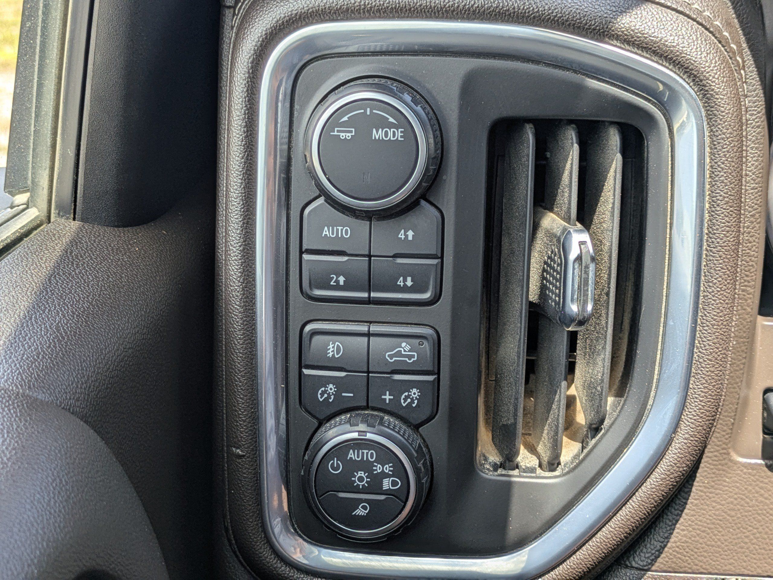 Used 2021 Chevrolet Silverado 2500 LTZ w/ LTZ Premium Package AWD/4WD image 22