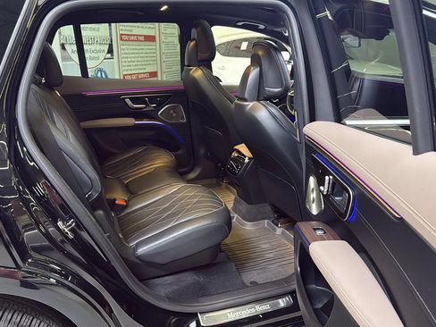 Used 2023 Mercedes-Benz EQS 580 4MATIC SUV image 23