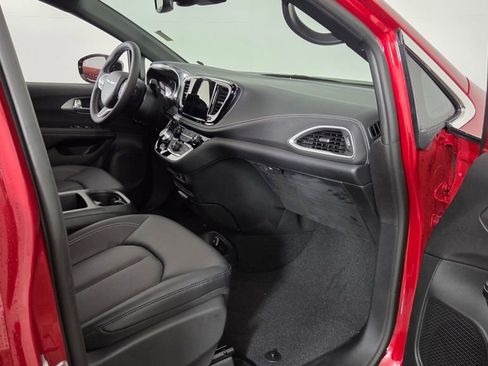 New 2026 Chrysler Pacifica Select image 35