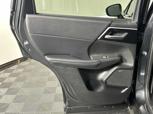 Used 2025 Mitsubishi Outlander SE AWD/4WD image 23