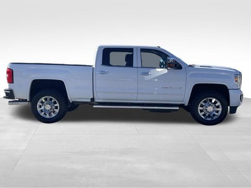 Used 2017 GMC Sierra 2500 Denali w/ Duramax Plus Package image 2