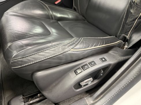 Used 2017 Volvo V60 T6 R-Design Platinum w/ Climate Package image 24