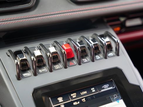 Used 2020 Lamborghini Huracan EVO image 35