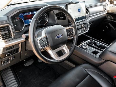 Used 2024 Ford Expedition Max XLT image 3