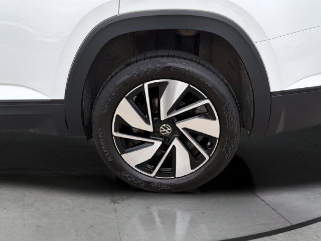 Used 2025 Volkswagen Atlas SE AWD/4WD image 32