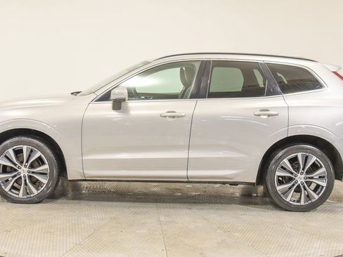 Used 2022 Volvo XC60 B5 Momentum w/ Climate Package image 5