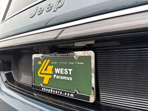 New 2026 Jeep Grand Wagoneer L 4WD w/ Premium Group I image 8