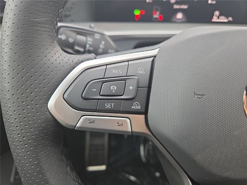 New 2026 Volkswagen Tiguan SE R-Line image 16