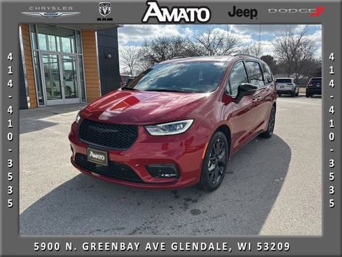 New 2026 Chrysler Pacifica Limited FWD image 1