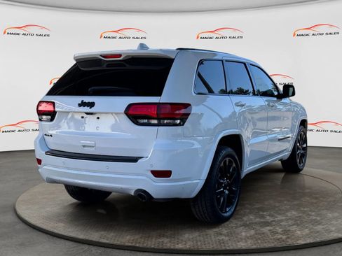 Used 2018 Jeep Grand Cherokee Altitude image 8