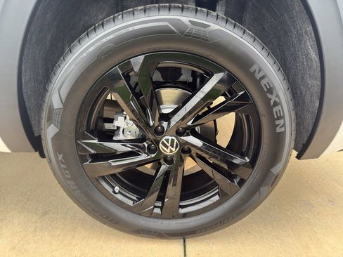 New 2026 Volkswagen Atlas Cross Sport SEL R-Line image 16