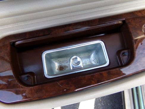 Used 2002 Lincoln Town Car Signature RWD image 54