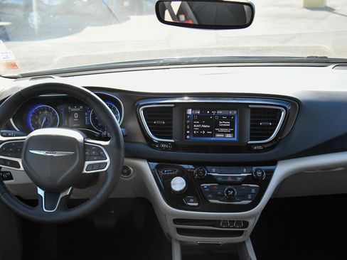 Used 2023 Chrysler Voyager LX FWD image 37