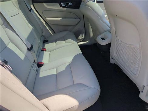 Used 2018 Volvo XC60 T6 Momentum w/ Vision Package image 19