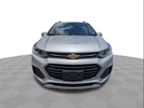 Certified 2022 Chevrolet Trax LT w/ LT Convenience Package AWD/4WD image 9