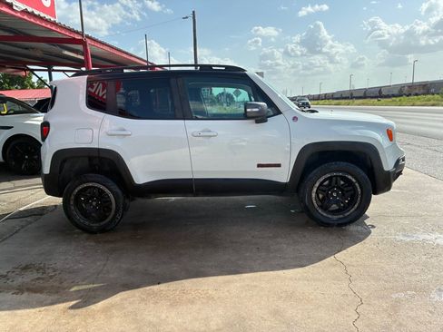 Used 2016 Jeep Renegade Trailhawk AWD/4WD image 9