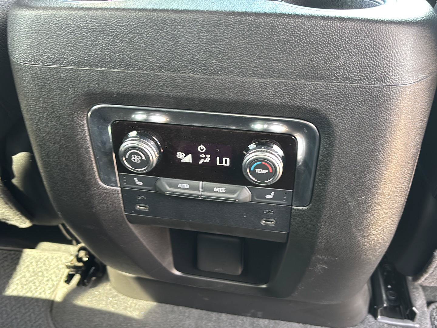 Used 2026 GMC Yukon Denali w/ Sun & Power Step Package AWD/4WD image 25
