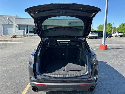 Used 2024 Alfa Romeo Stelvio Sprint image 9
