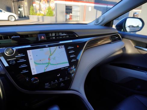 Used 2019 Toyota Camry XLE image 19