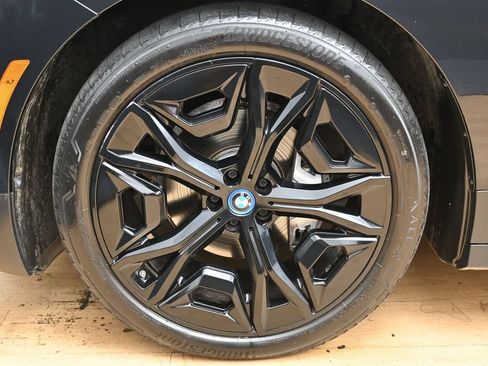 Used 2023 BMW iX xDrive50 w/ Premium Package AWD/4WD image 11