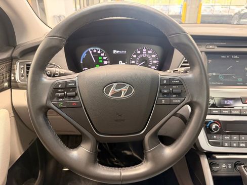 Used 2017 Hyundai Sonata Limited w/ Ultimate Package 02 FWD image 27