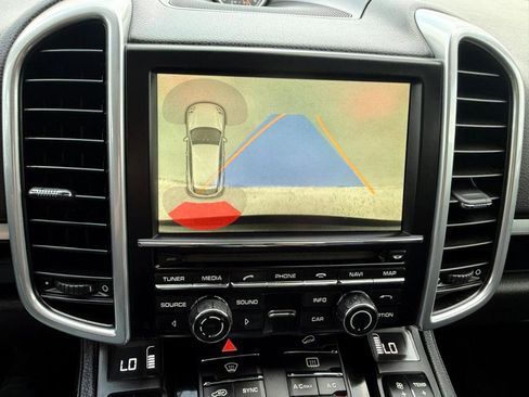 Used 2016 Porsche Cayenne S image 19