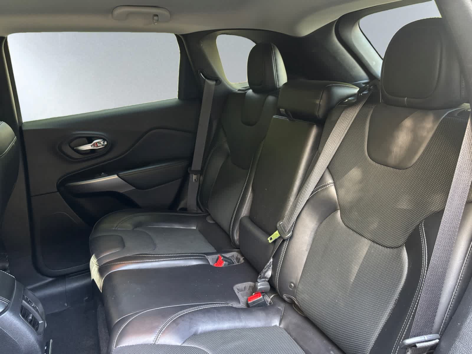 Used 2019 Jeep Cherokee Limited AWD/4WD image 18