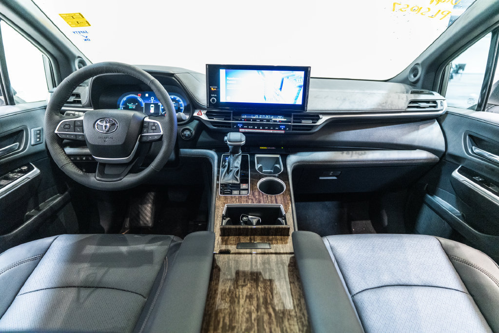 Certified 2026 Toyota Sienna Platinum AWD/4WD image 13