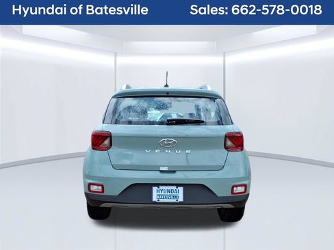 Used 2025 Hyundai Venue SEL FWD image 4