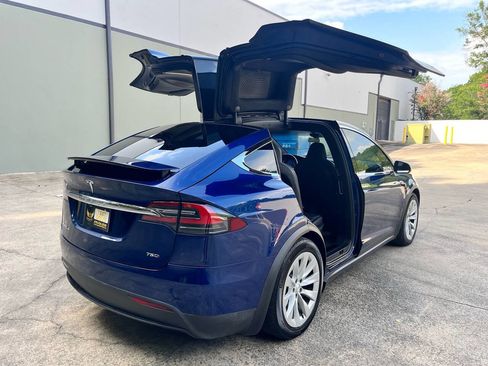Used 2018 Tesla Model X 75D image 14