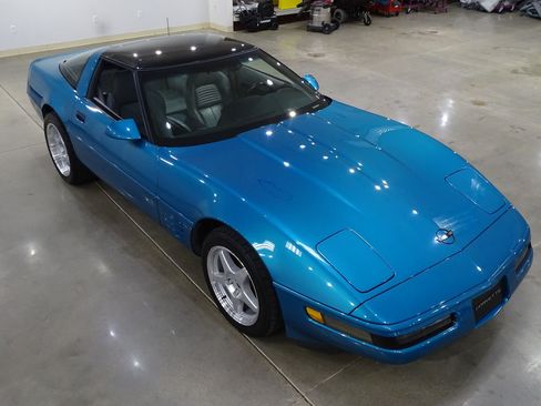 Used 1994 Chevrolet Corvette Coupe RWD image 20